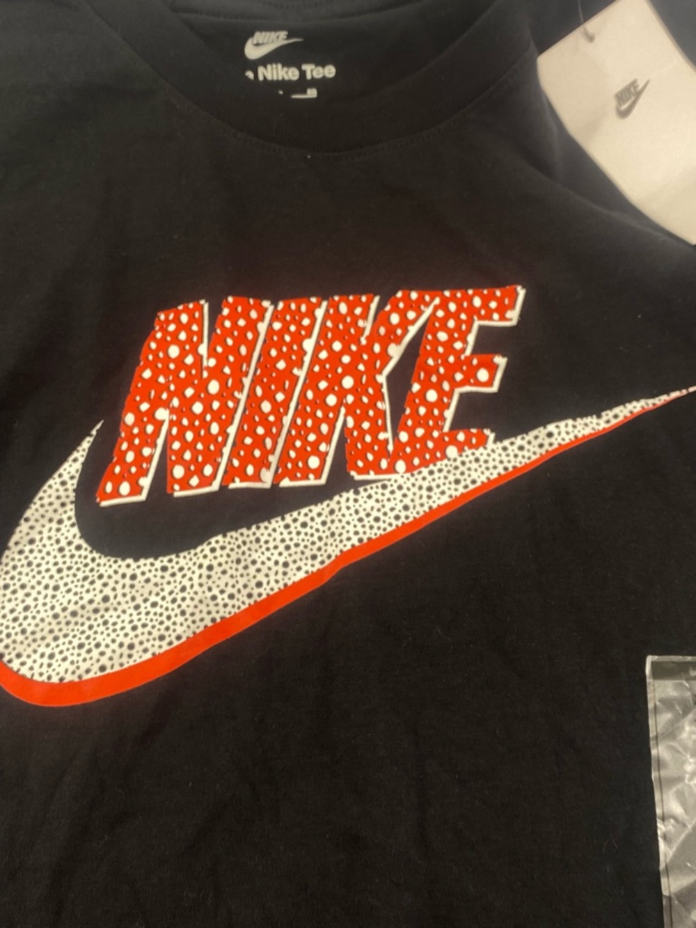 NIKE Men’s Size:XL Black T-Shirt  With Nike Logo Red & White Accent NWT